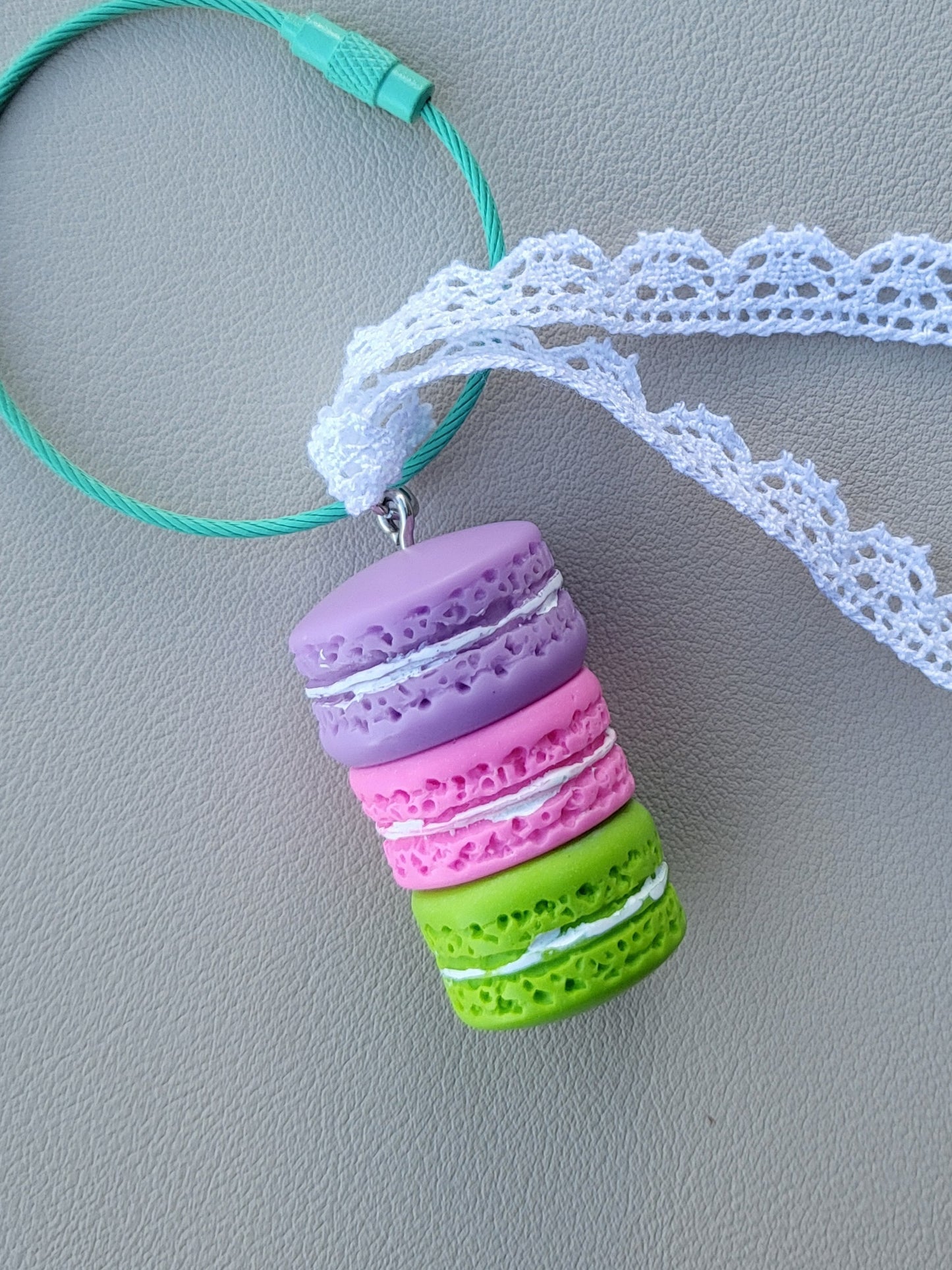 Embroidery nametag + Macaron charm