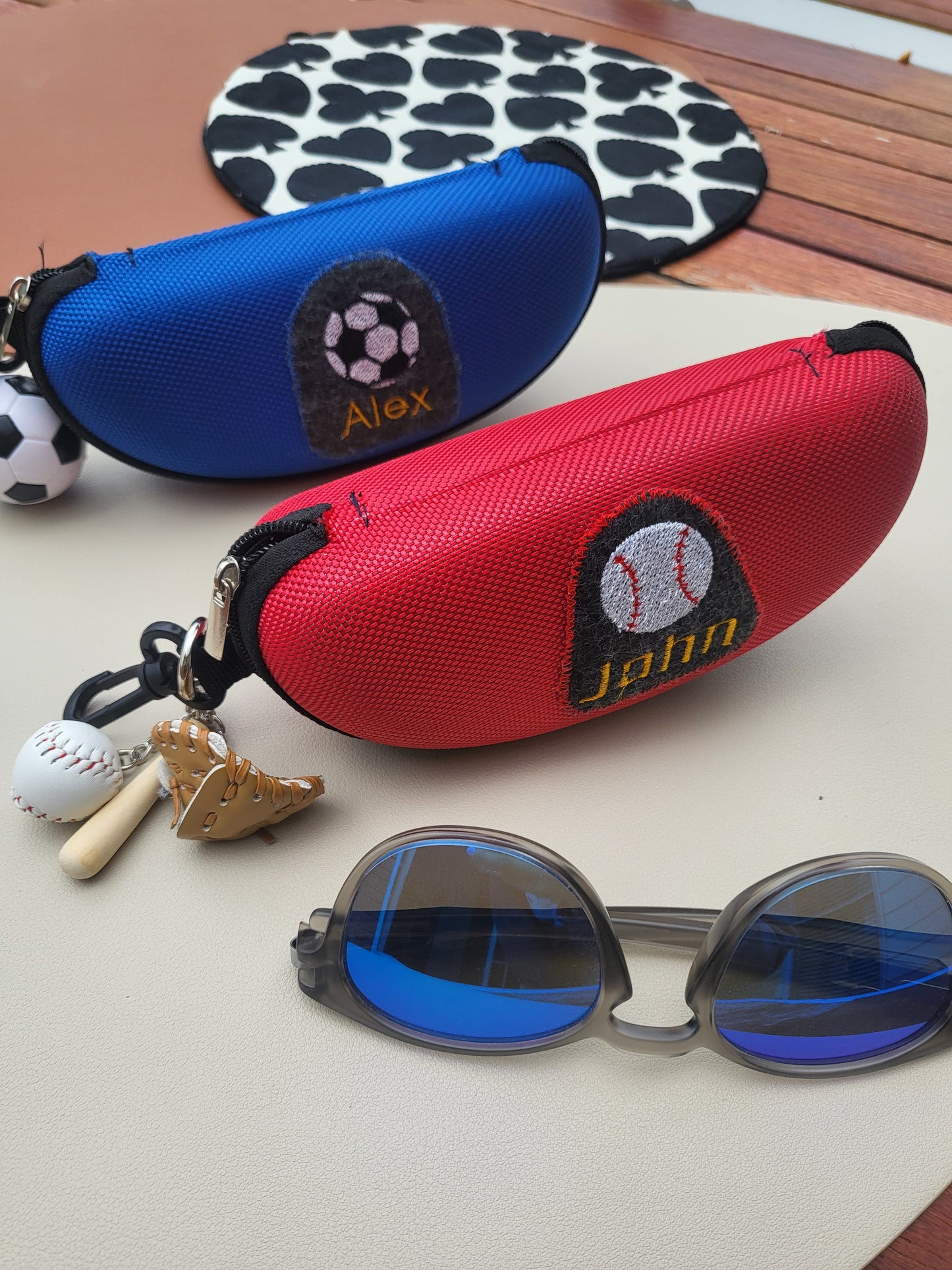 Sports goggle cases